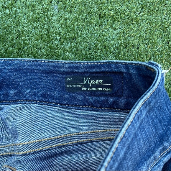 Red Engine Viper Hip Slimming Capris - Size 28 Preowned casual - Picture 3 of 6